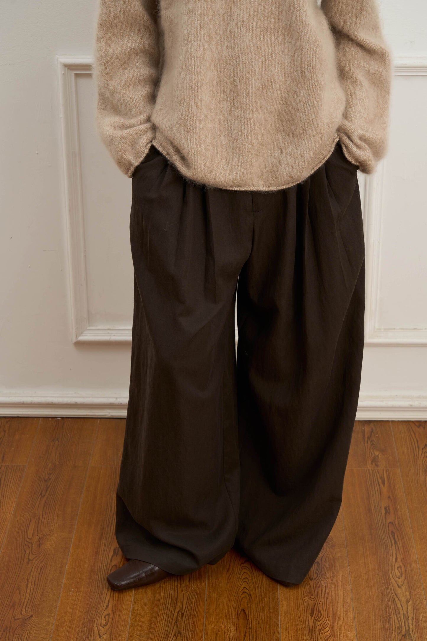 Straight-Leg Pleated Wide-Leg Pants for Effortless Style