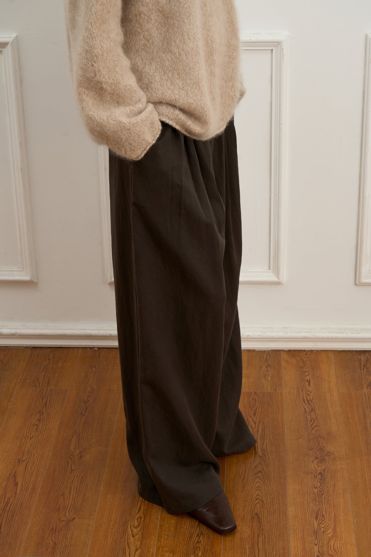 Straight-Leg Pleated Wide-Leg Pants for Effortless Style